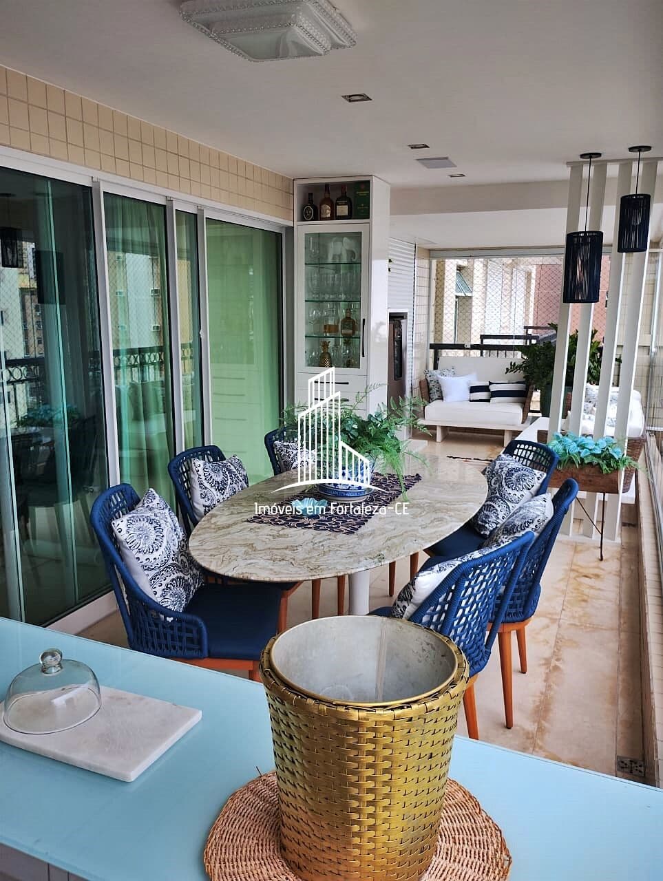 Apartamento Alto Padrão à venda de 3 suítes no Meireles