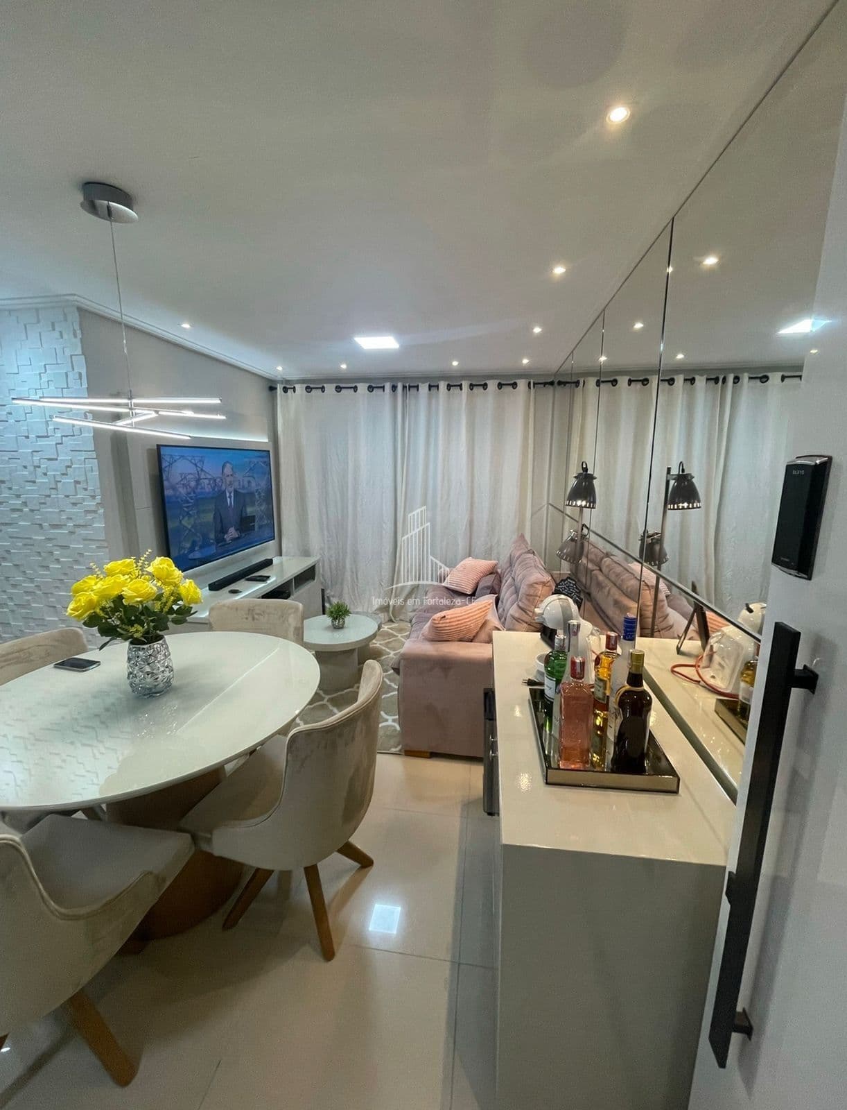 Apartamento mobiliado à venda em De Lourdes, Fortaleza/CE
