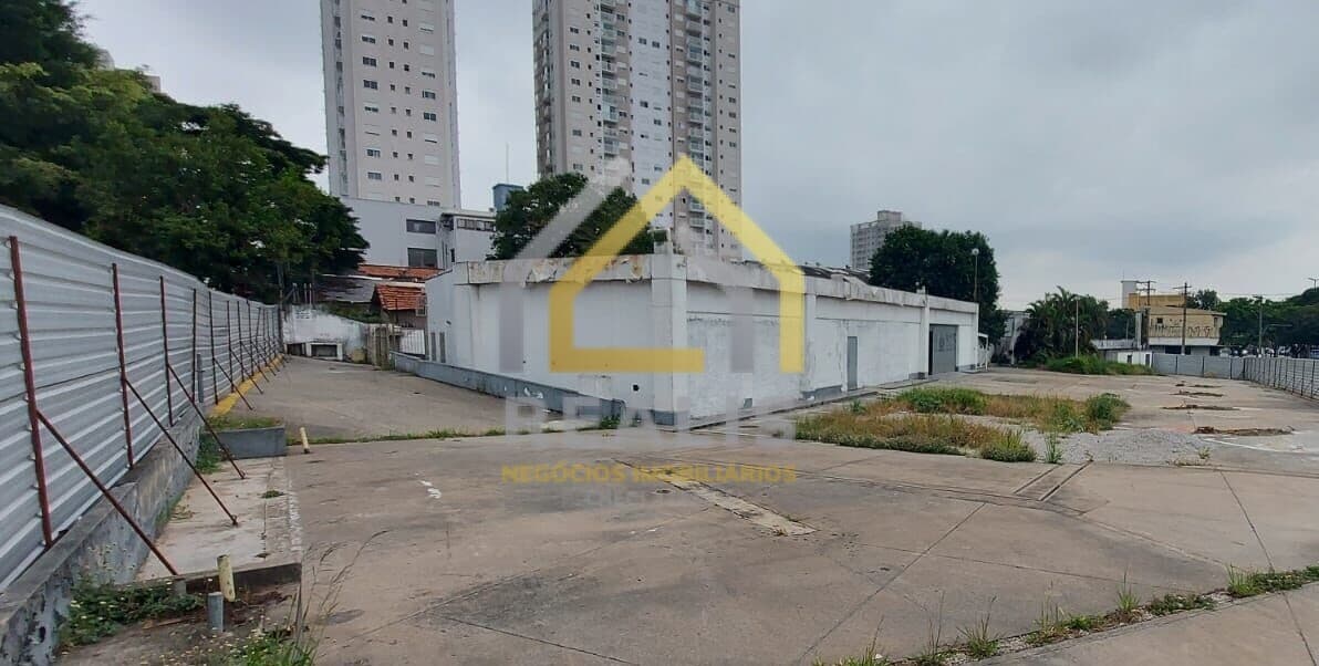Terreno com 1774 m² de esquina, plano, bairro Socorro, São Paulo, SP
