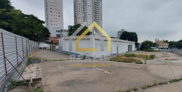 Terreno com 1774 m² de esquina, plano, bairro Socorro, São Paulo, SP