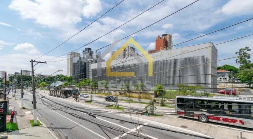 Sobrado Comercial com 230m² na frente do metrô Alto da Boa Vista - São Paulo