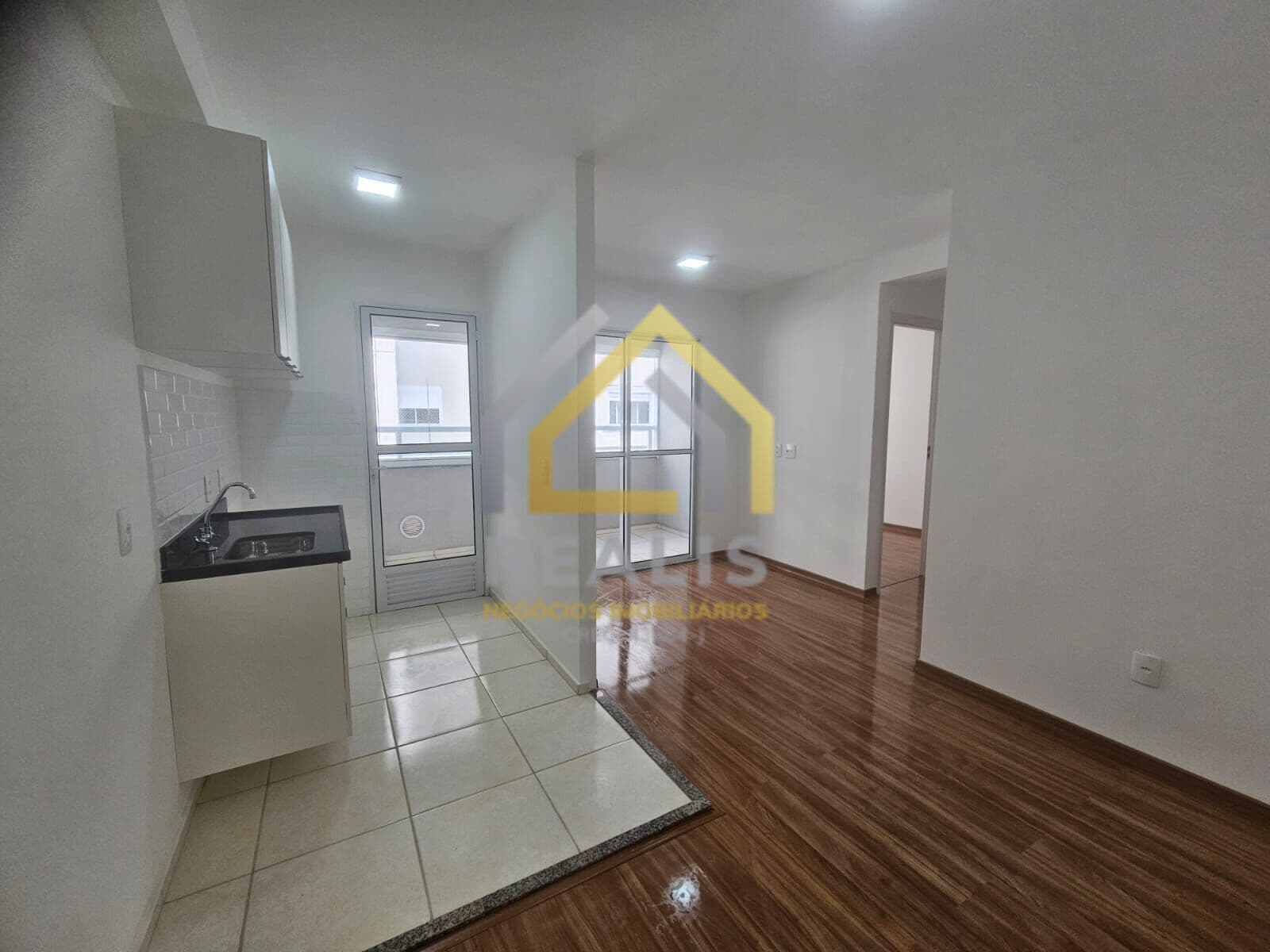 Apartamento para locação com 44m², 2 dormitórios, 1 vaga, depósito - Rua Galeno de Castro - Jurubatuba - São Paulo