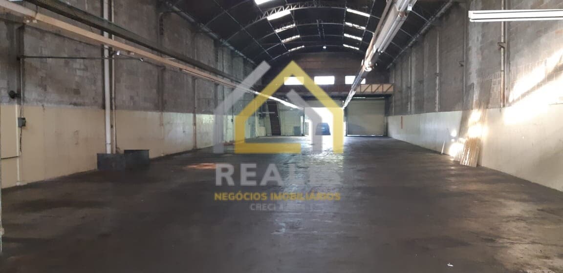 Pavilhão/Galpão Logístico com 800 m² de área construída e 2800 m² de terreno