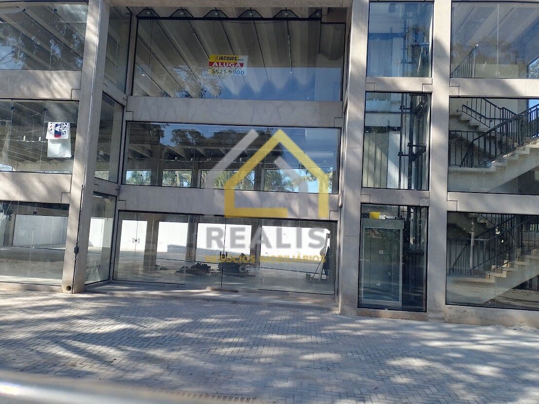 Prédio comercial com 953 m², três pisos, vão livre, Jardim Marajoara