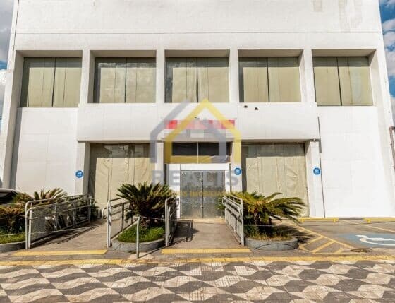 Prédio Comercial com 867m², próximo ao trem Socorro - São Paulo