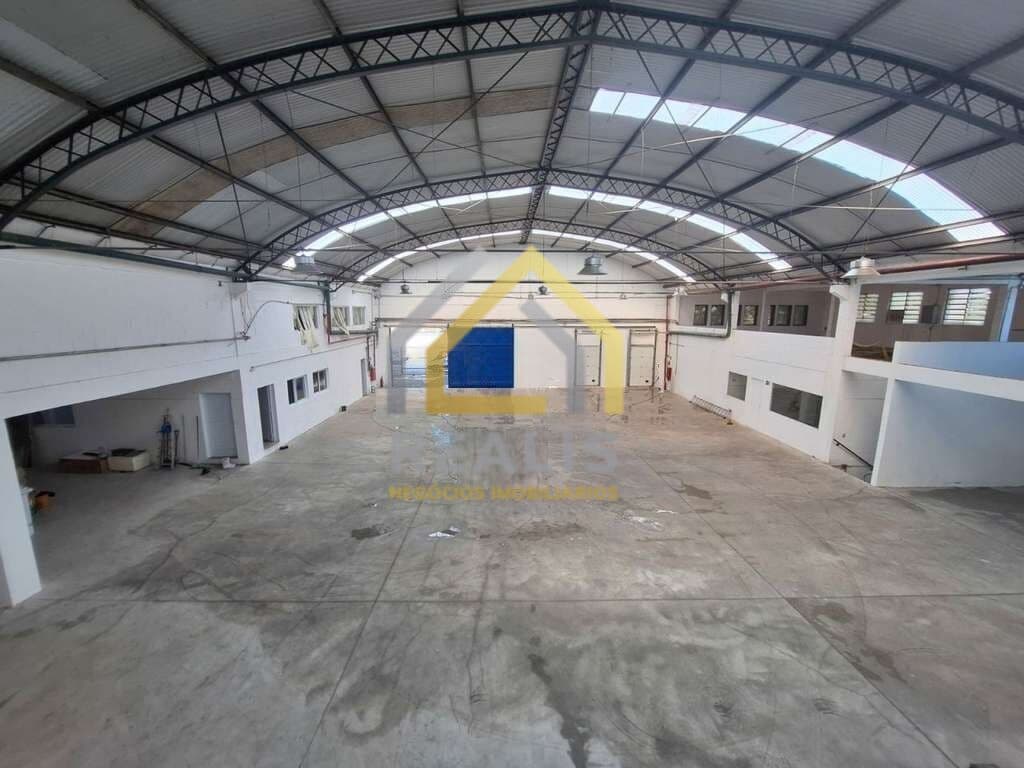 Pavilhão/Galpão 1817 m² de área construída