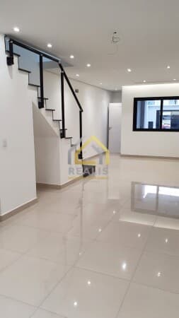 Sobrado Padrão de 3 dormitórios com suíte, 2 vagas, Vila Isa, São Paulo, SP