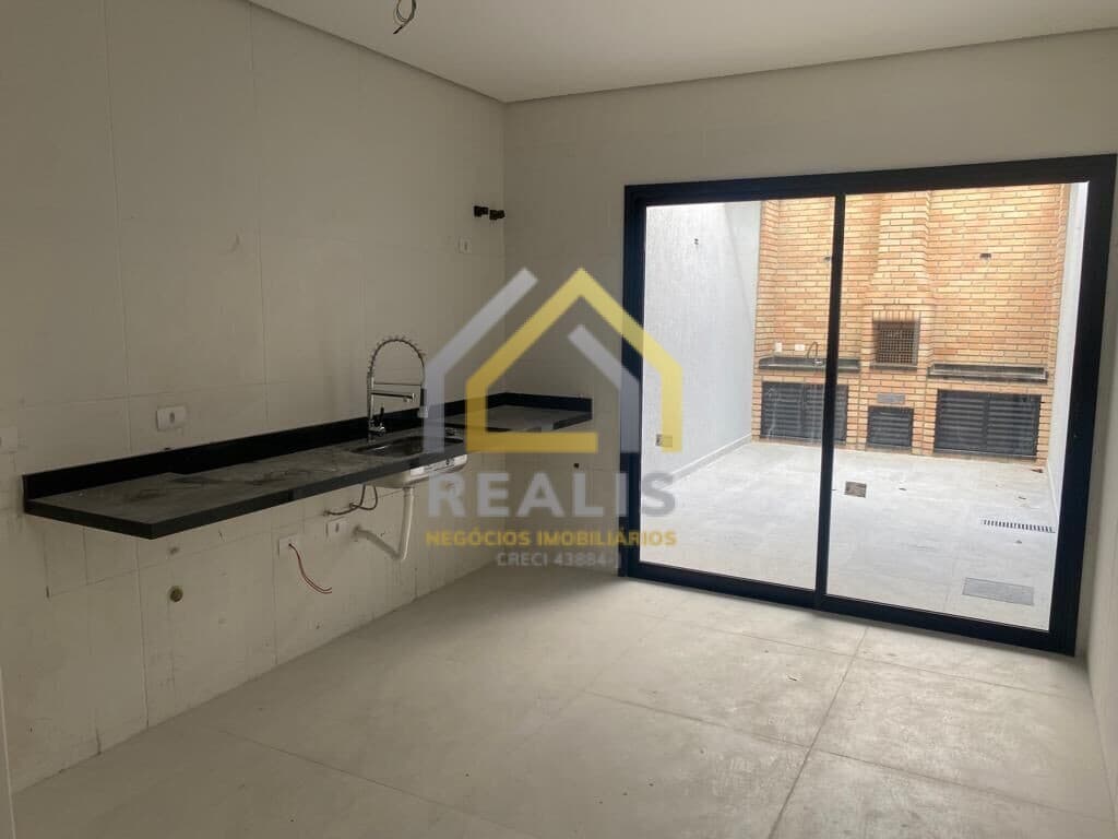 Sobrado novo com 3 suítes, 2 vagas, próximo metrôs, Santo Amaro , SP