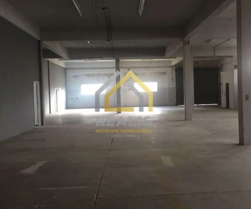 Galpão 1794 m² de área construída