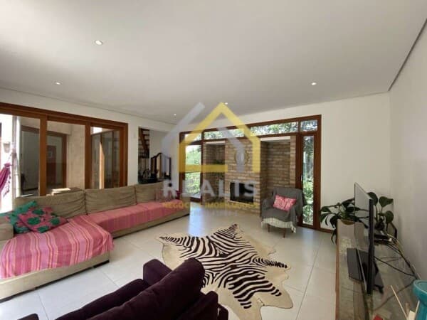 Casa à venda com 3 dormitórios (1 suíte), 4 vagas - Chácara das Candeias - Carapicuiba - São Paulo