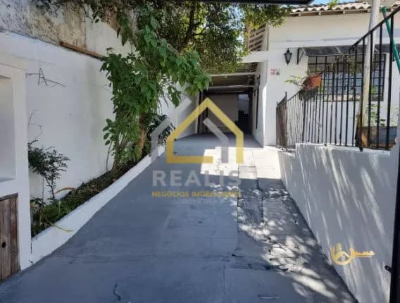 Casa térrea para locação com 3 dormitórios, 4 vagas, amplo Quintal - Campo Grande São Paulo SP