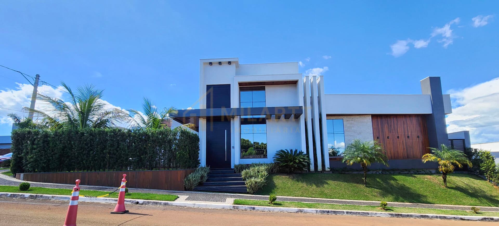 Casa 4 suítes, de esquina à venda, 285 m² por R$ 2.500.000,00 – Condomínio Residencial Grand Trianon – Anápolis/GO