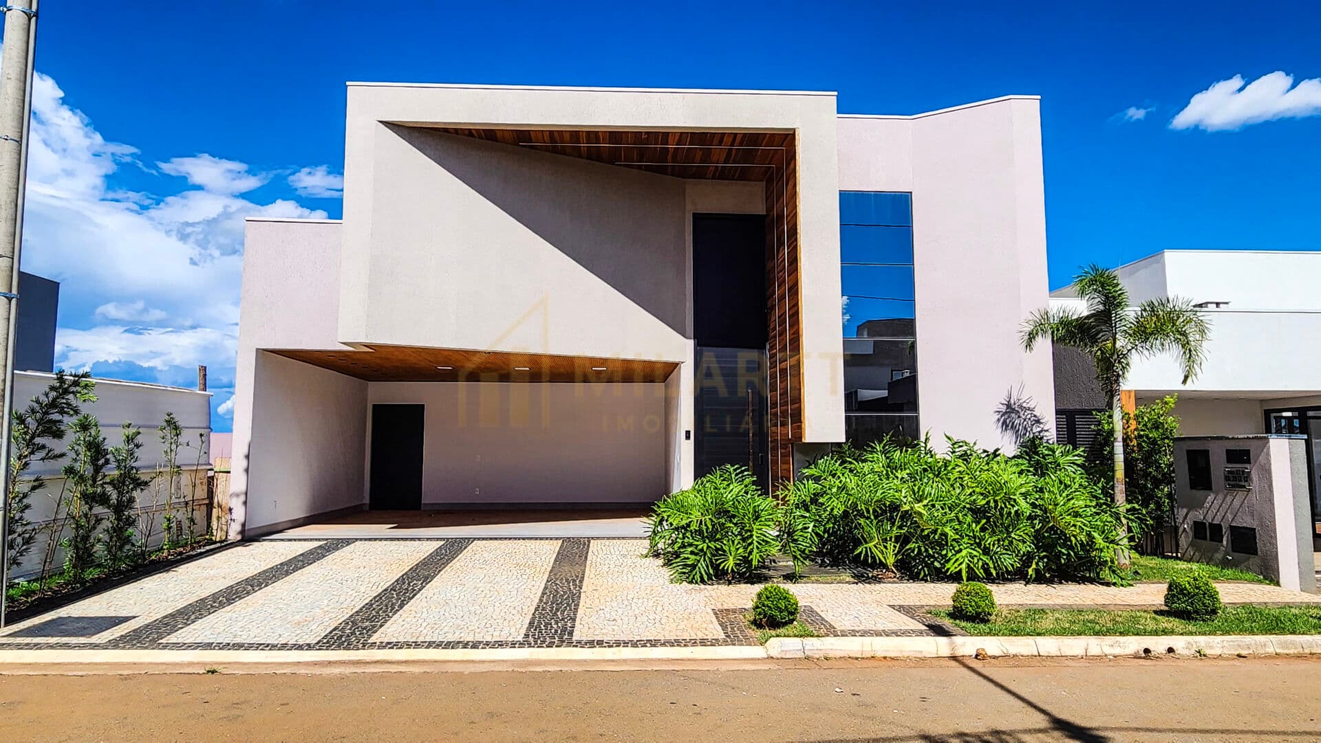 Casa à venda, 230 m² por R$ 1.850.000,00 – Condomínio Residencial Grand Trianon – Anápolis/GO