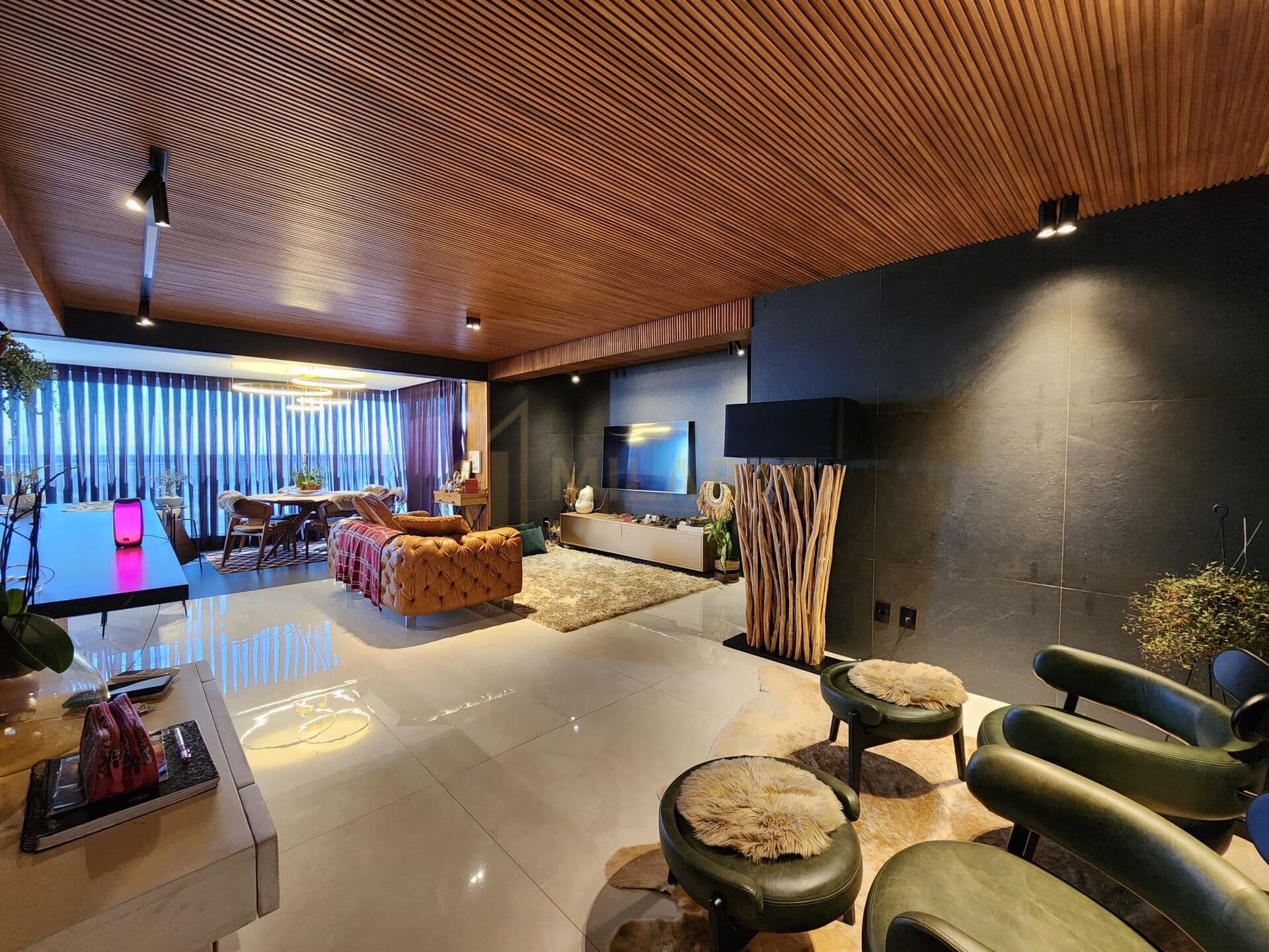 Apartamento 3 suítes mobiliado, 152m² à venda por R$ 1.500.000,00 - Jundiaí - Anápolis / GO