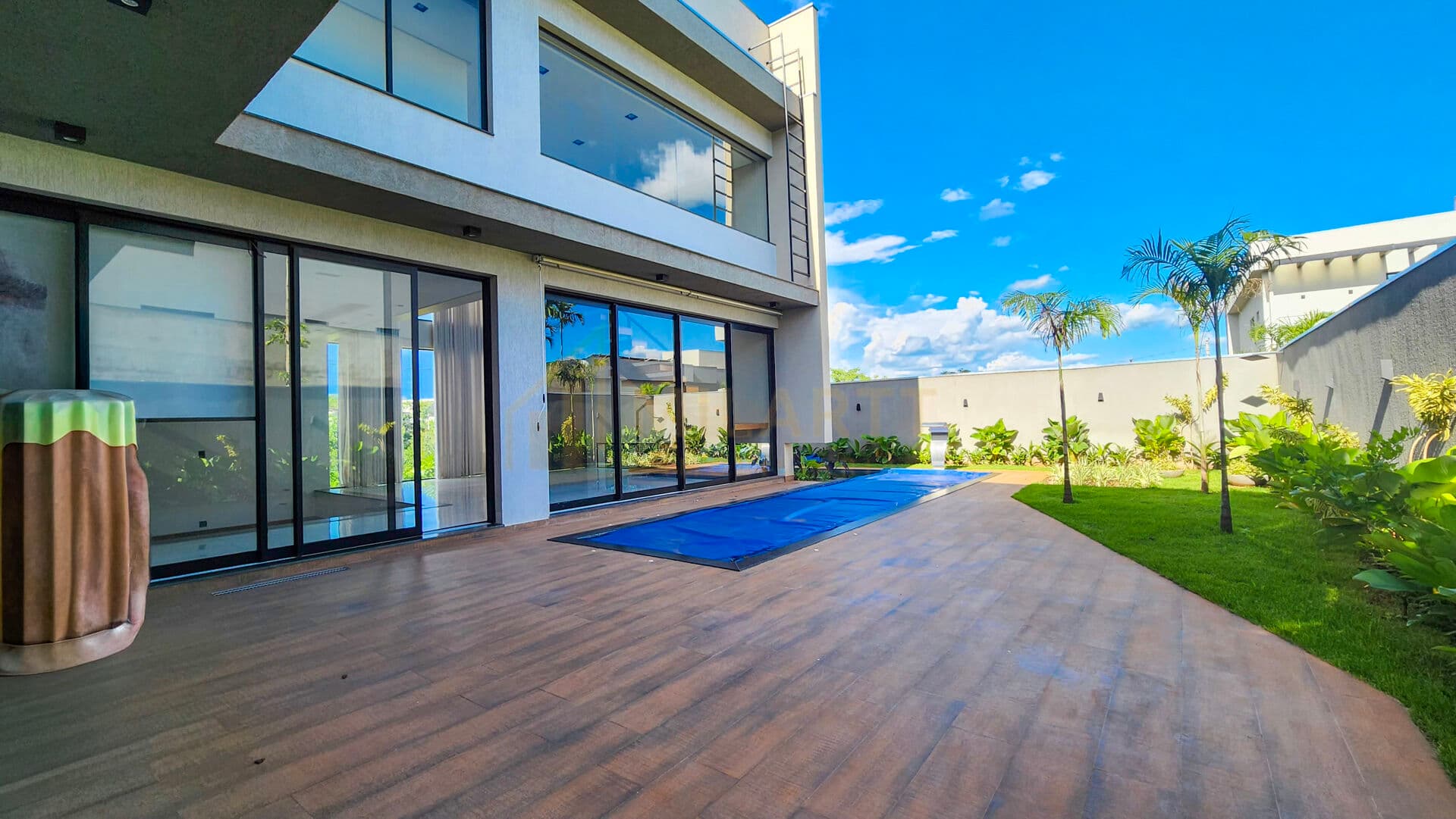 Sobrado de esquina à venda, 286 m² por R$ 3.300.000,00 – Condomínio Residencial Grand Trianon – Anápolis/GO
