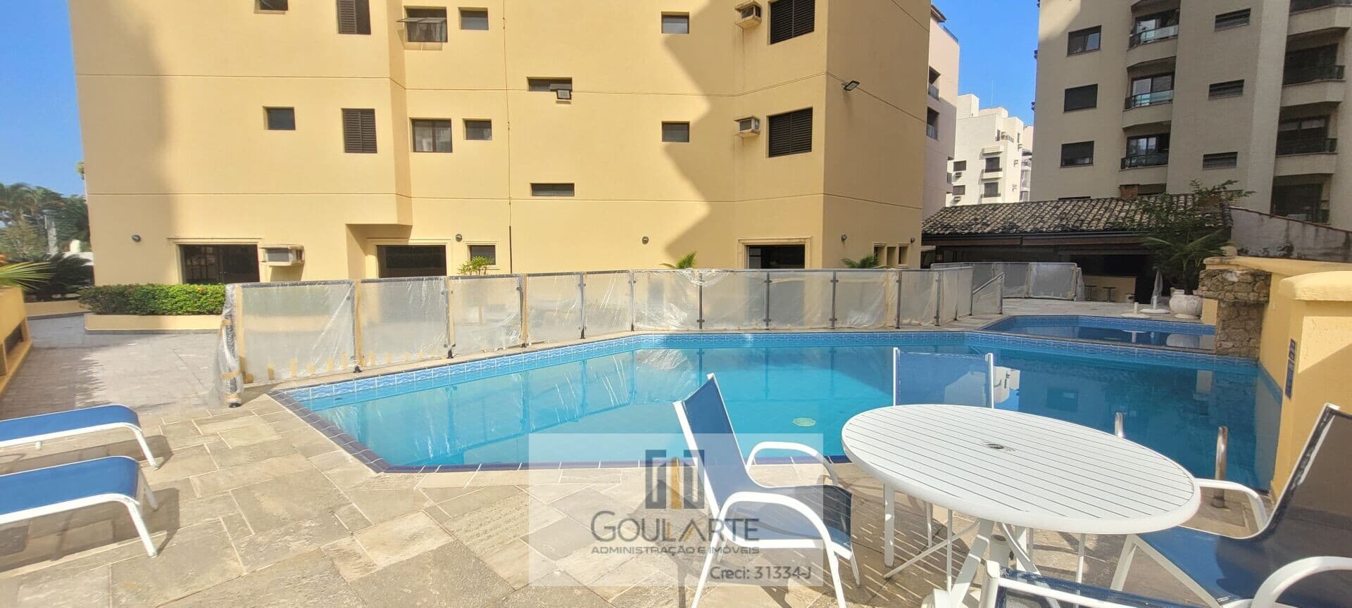 Apartamento com 2 dormitórios climatizados sendo 1 suíte, lazer no condomínio, lado praia - ENSEADA - Guarujá/SP.