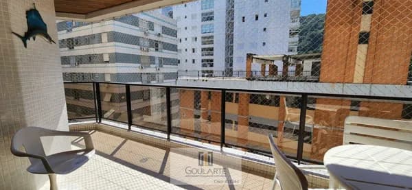 Apartamento Alto Padrão com acesso a sacada compartilhada com suíte, 3 dormitórios sendo 1 suíte climatizada, na praia das PITANGUEIRAS-GUARUJÁ/SP