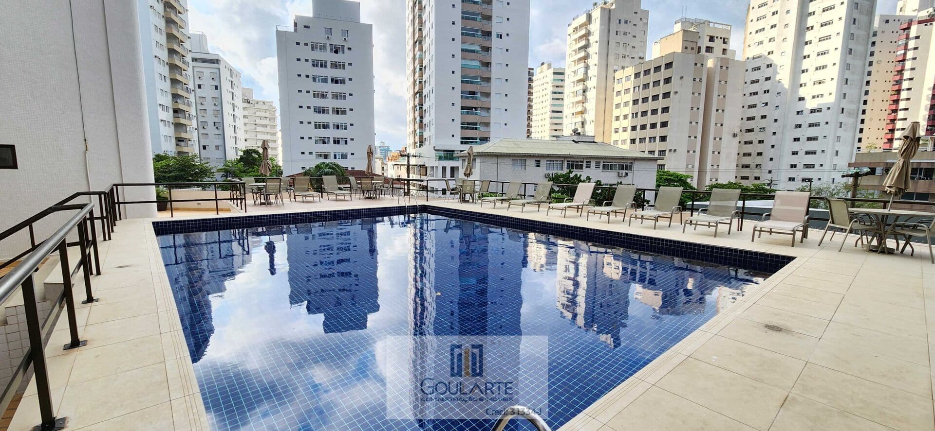 Apartamento Alto Padrão com vista parcial para o mar, 3 suítes climatizadas, lazer no condomínio na praia do TOMBO-GUARUJÁ/SP.