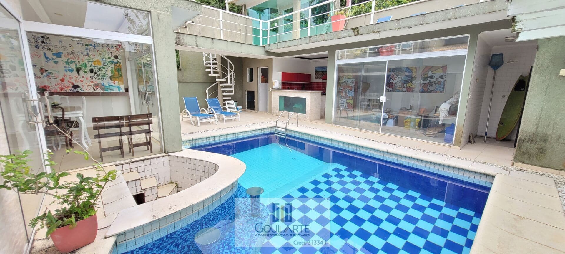Casa DUPLEX alto padrão, 4 dormitórios sendo 1 suíte, lazer com Piscina e Churrasqueira, na praia do Pernambuco - Guarujá/SP