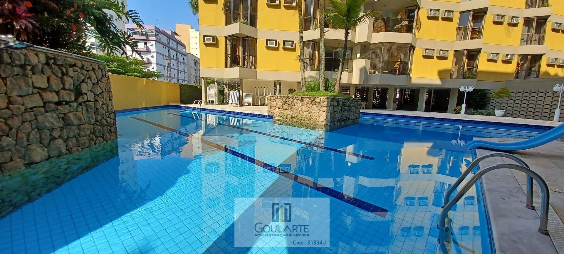 Apartamento lado praia, 3 dormitórios sendo 1 suíte + dormitório de serviço, lazer no condomínio, ENSEADA - Guarujá/SP.