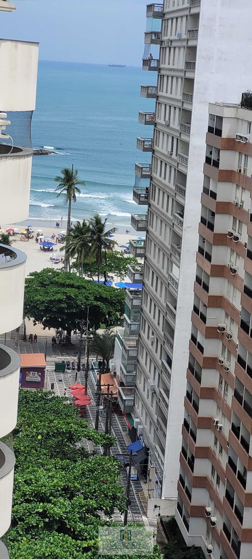 Apartamento alto padrão com 4 dormitórios sendo 1 suíte em praia de Pitangueiras-Guarujá/SP.