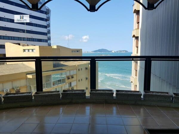 Apartamento alto padrão com vista lateral para o mar, 3 suítes climatizadas, na praia da ASTÚRIAS-GUARUJÁ/SP.
