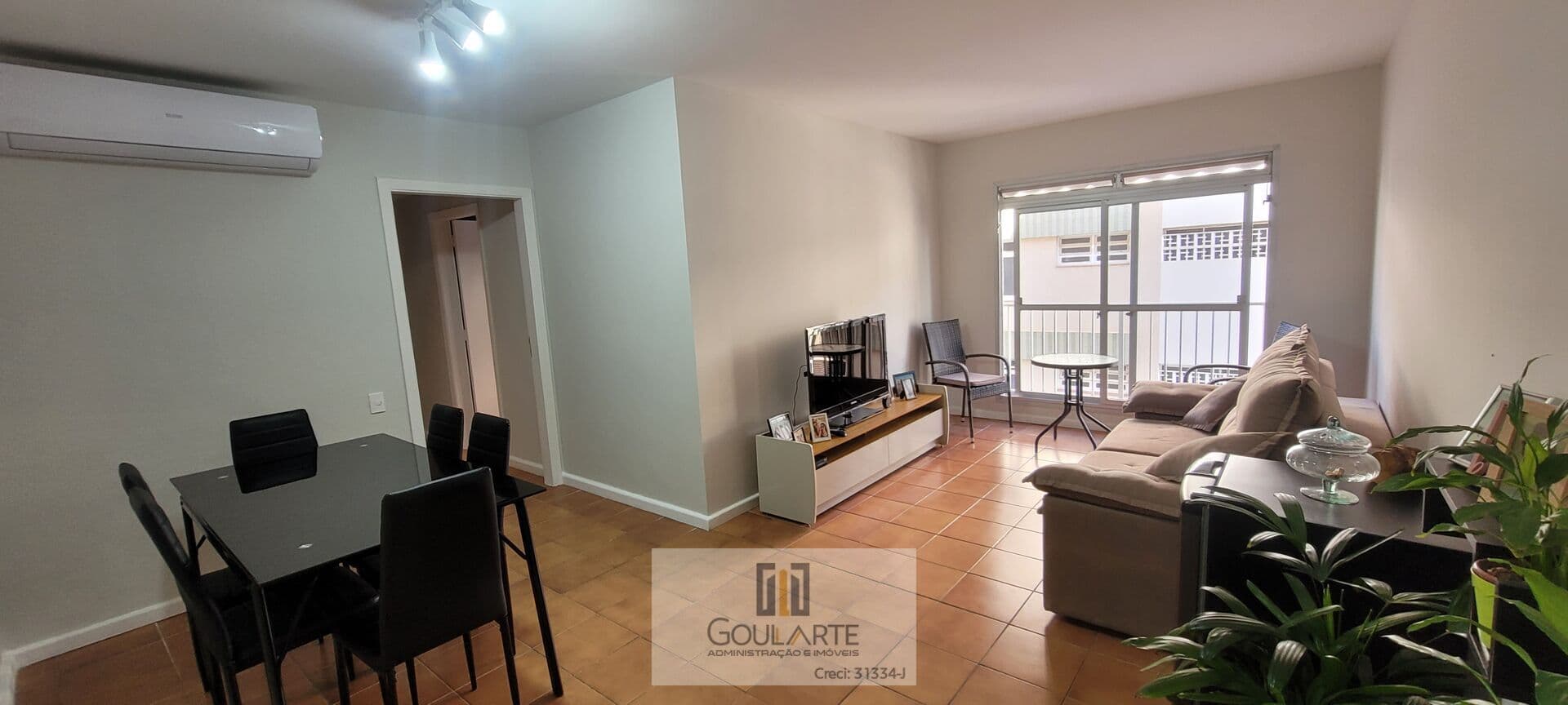 Apartamento padrão com 3 dormitórios sendo 1 suíte, lado praia da ENSEADA - Guarujá/SP.
