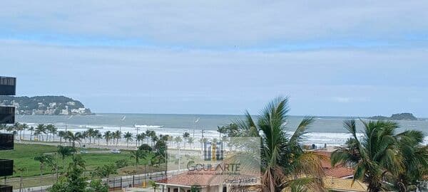 Apartamento cobertura duplex com 3 dormitórios sendo 2 suítes, terraço com piscina, churrasqueira e vista mar na praia da Enseada-Guarujá/SP.