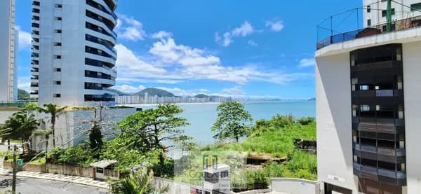 Apartamento alto padrão com sacada vista parcial mar, 2 dormitórios sendo 1 suíte + dormitório de serviço, lazer no condomínio na praia das ASTÚRIAS-Guarujá/SP.