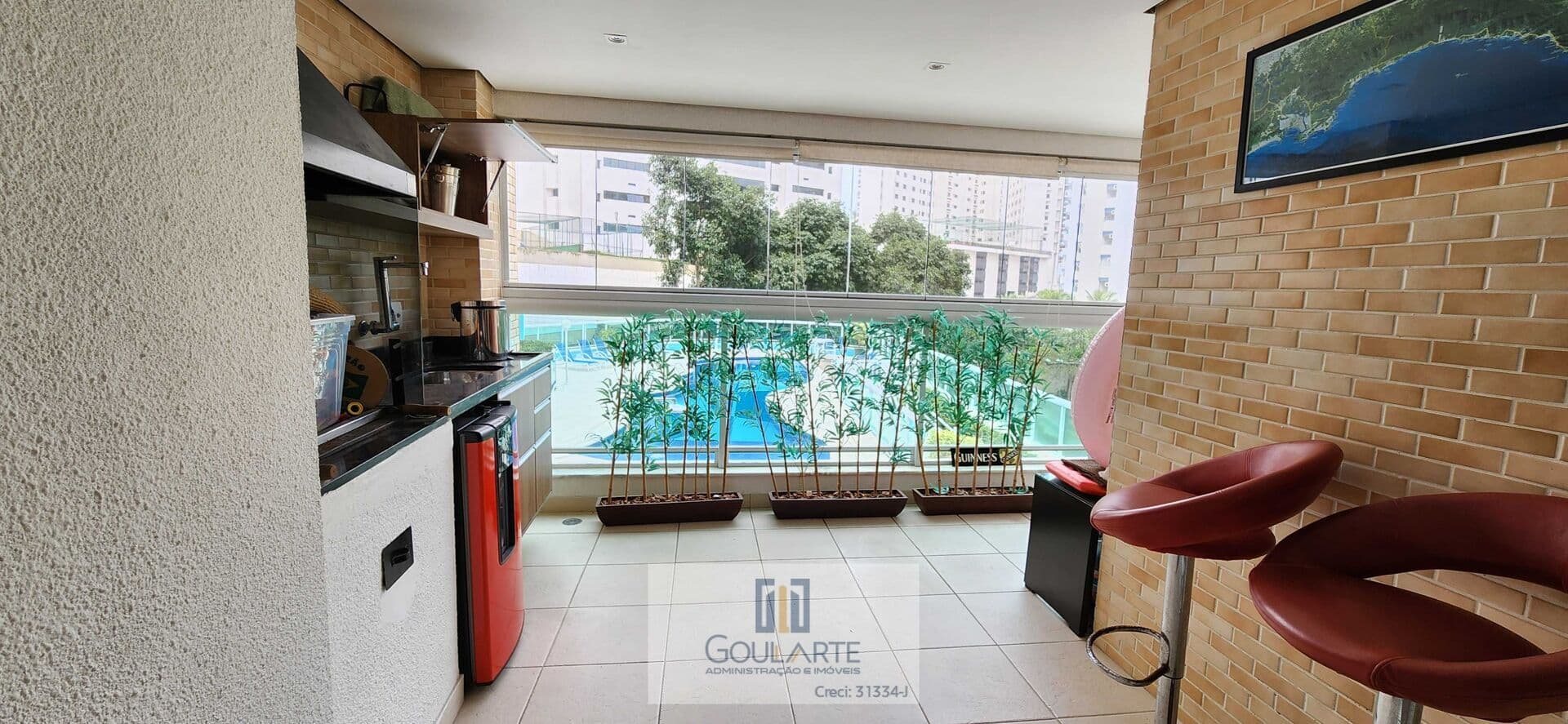 Apartamento alto padrão com acesso a sacada gourmet, 2 dormitórios climatizados sendo 1 suíte, lazer no condomínio - ASTÚRIAS -Guarujá/SP.
