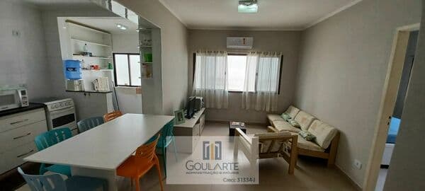 Apartamento padrão com 2 dormitórios á menos de 100 metros na praia do Tombo-Guarujá/SP.