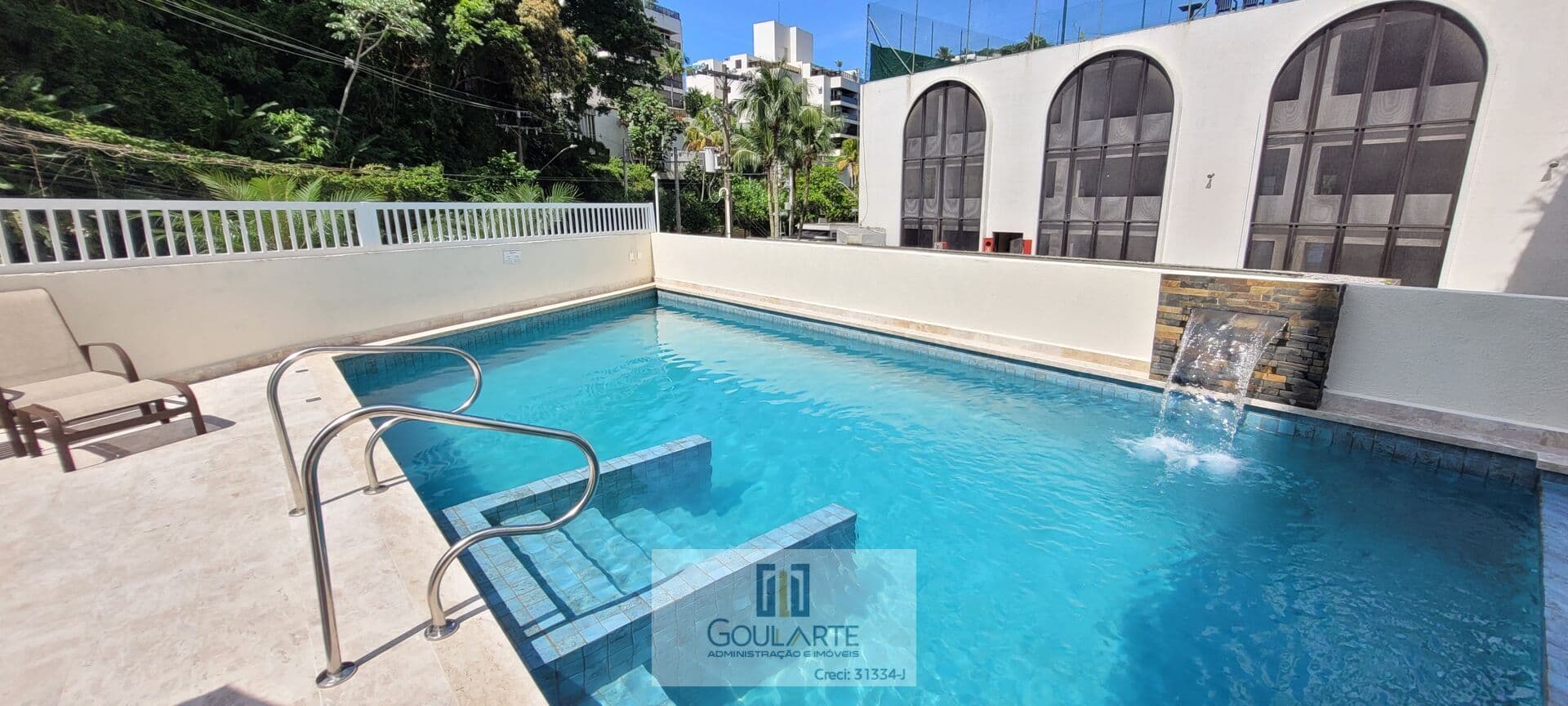 Apartamento alto padrão em condomínio com lazer, 3 dormitórios, lado praia da ENSEADA - Guarujá/SP.