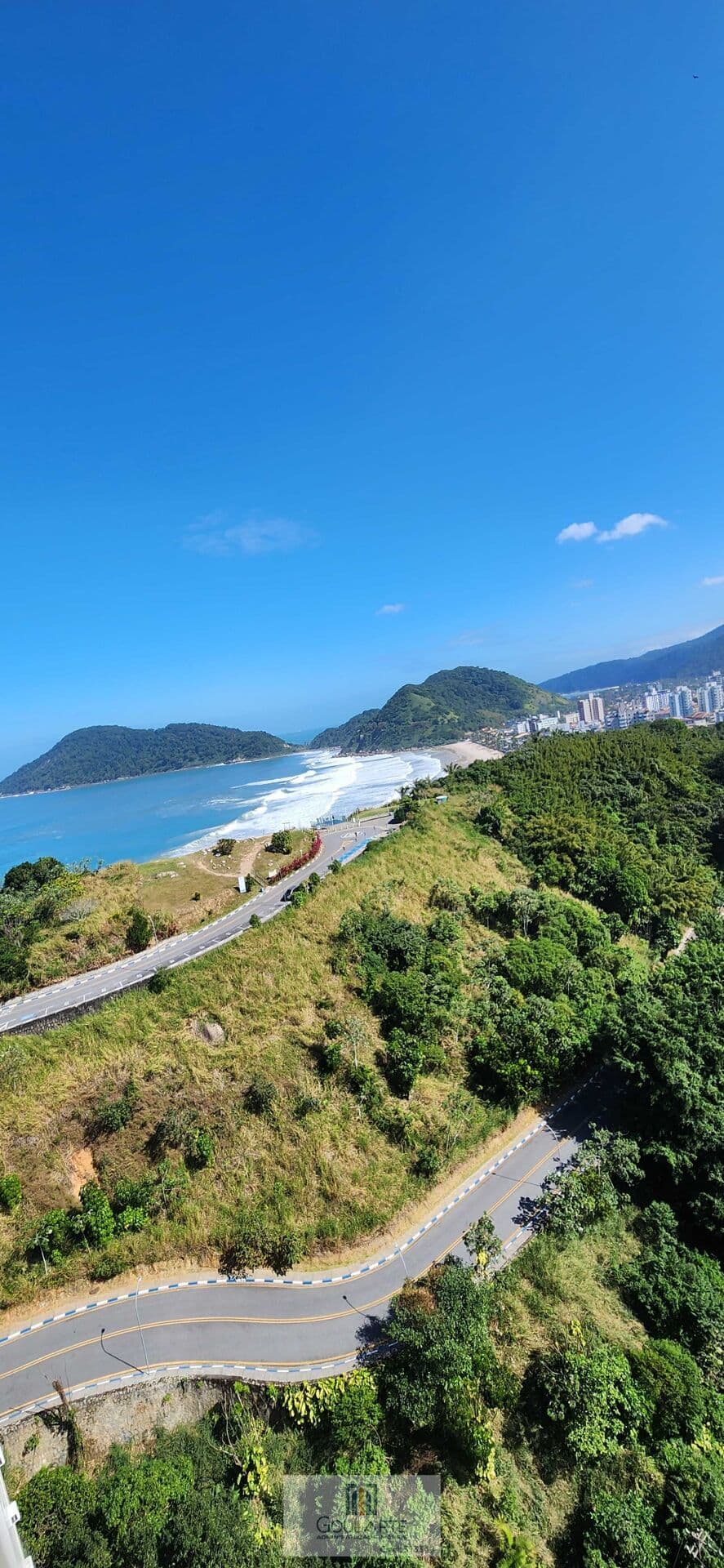Apartamento alto padrão com acesso a sacada gourmet, 3 suítes climatizadas, lazer completo no condomínio - ASTÚRIAS -Guarujá/SP.