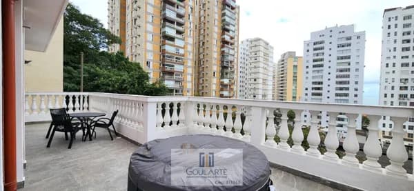 COBERTURA PENTHOUSE com 4 dormitórios climatizadas sendo 1 suíte, acesso a sacada com vista parcial do mar, fundos com cozinha gourmet e piscina privativa, na praia das PITANGUEIRAS - Guarujá/SP.