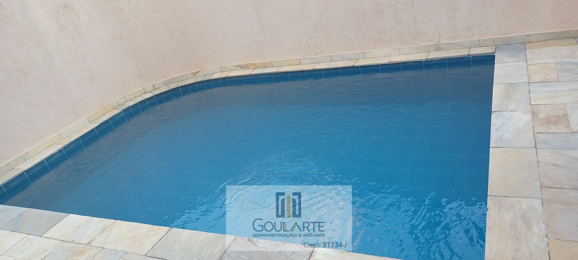 Apartamento padrão com 3 dormitórios sendo 1 suíte na Praia da Enseada-Guarujá/SP.