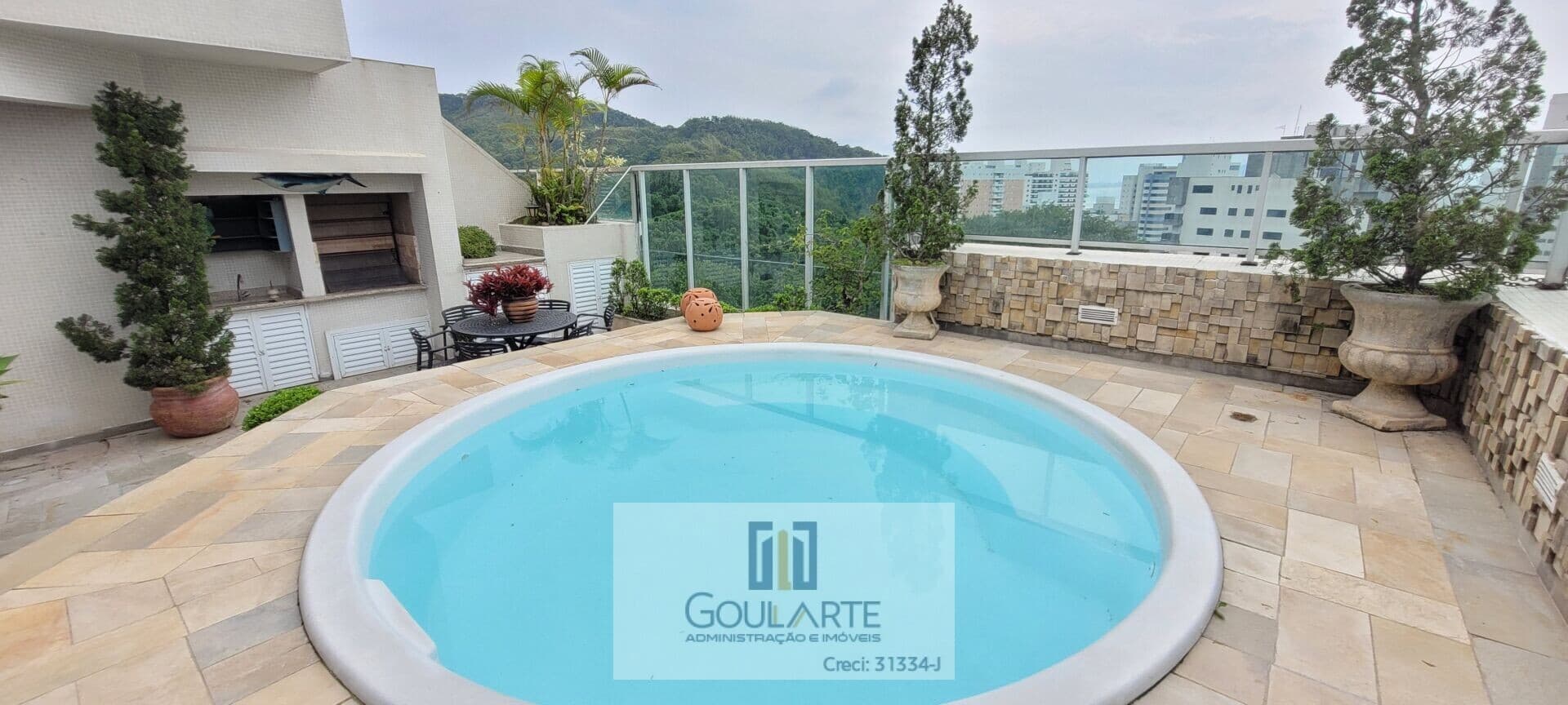 Cobertura duplex com 3 suítes climatizadas, terraço com piscina, churrasqueira e vista mar praia da ASTÚRIAS-Guarujá/SP.