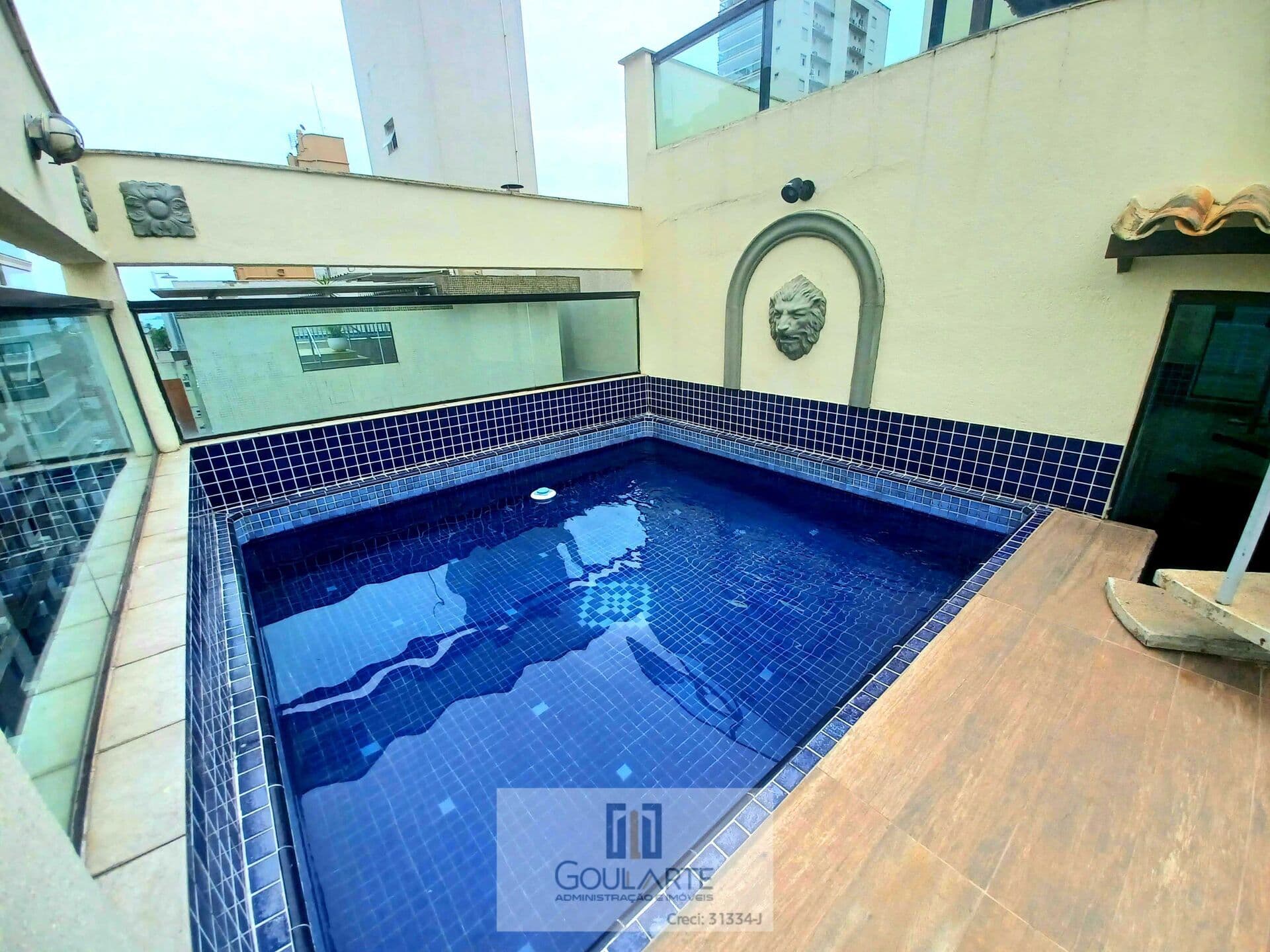 Apartamento cobertura duplex, 4 dormitórios sendo 1 suíte, piscina e churrasqueira, lado praia na Enseada-Guarujá/SP.