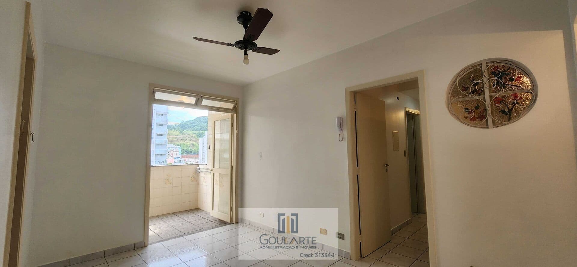 Apartamento padrão com 3 dormitórios sendo 1 suíte, à menos de 100 metros do mar, PITANGUEIRAS-Guarujá/SP.