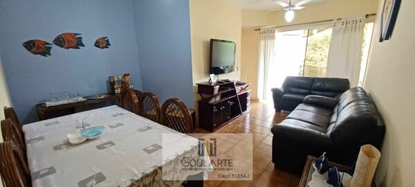 Apartamento padrão 2 dormitórios sendo um suíte com sacada lado praia na praia da Enseada - Guarujá/SP