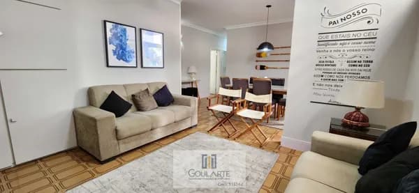Apartamento reformado com acesso a sacada, 3 dormitórios + 1 dormitório de serviço, na praia da Pitangueiras-Guarujá/SP.