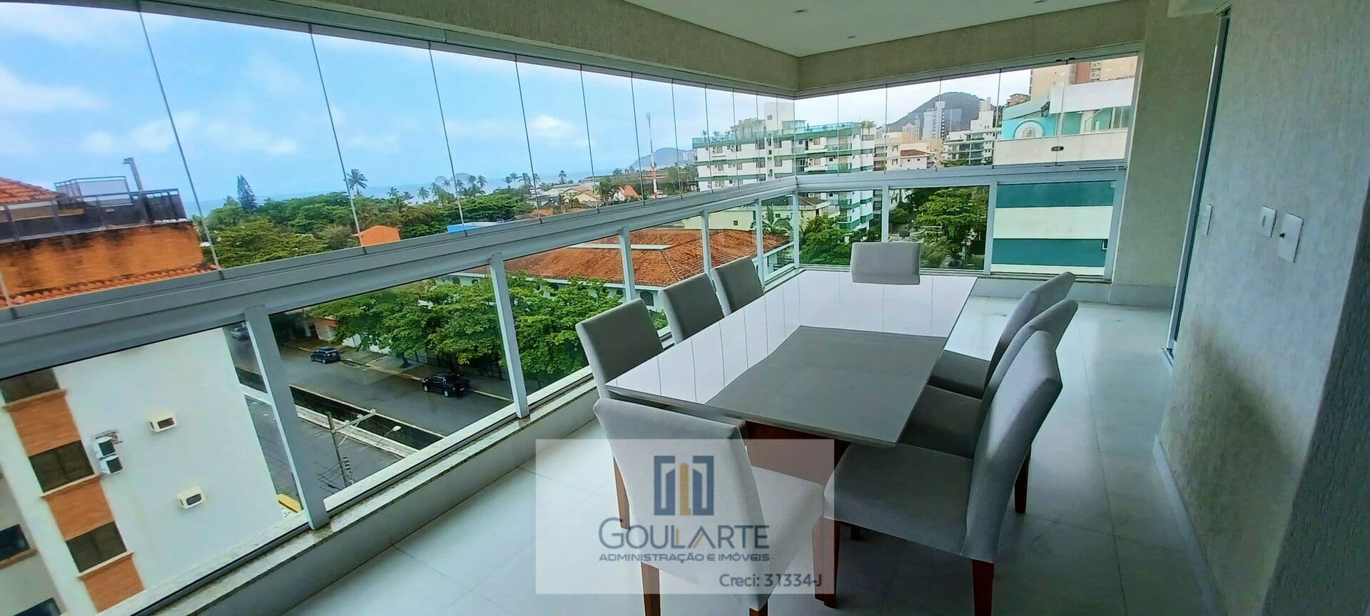 Apartamento alto padrão com 3 dormitórios sendo 3 suítes, sacada envidraçada gourmet vista mar, churrasqueira e lazer completo no condomínio na praia da Enseada-Guarujá/SP.