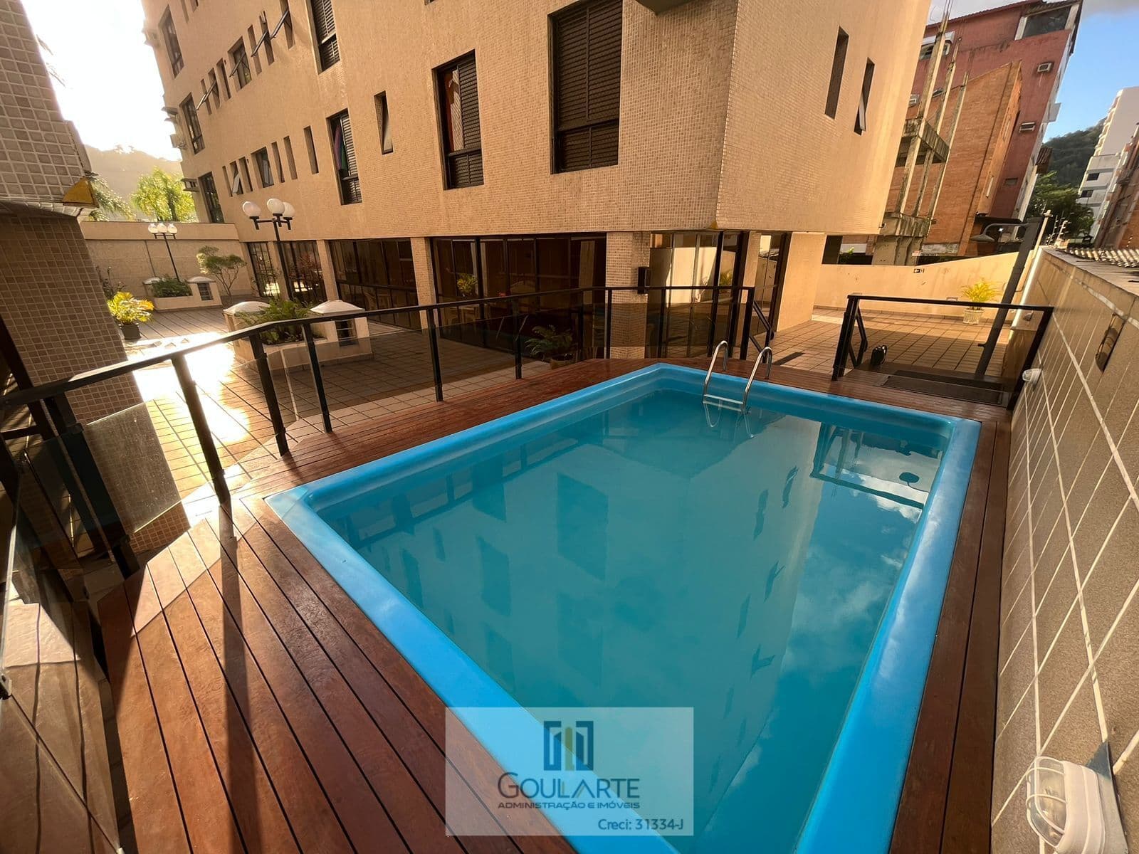 Apartamento alto padrão com sacada, 3 suítes, lazer no condomínio, lado bairro, ENSEADA-GUARUJÁ/SP.
