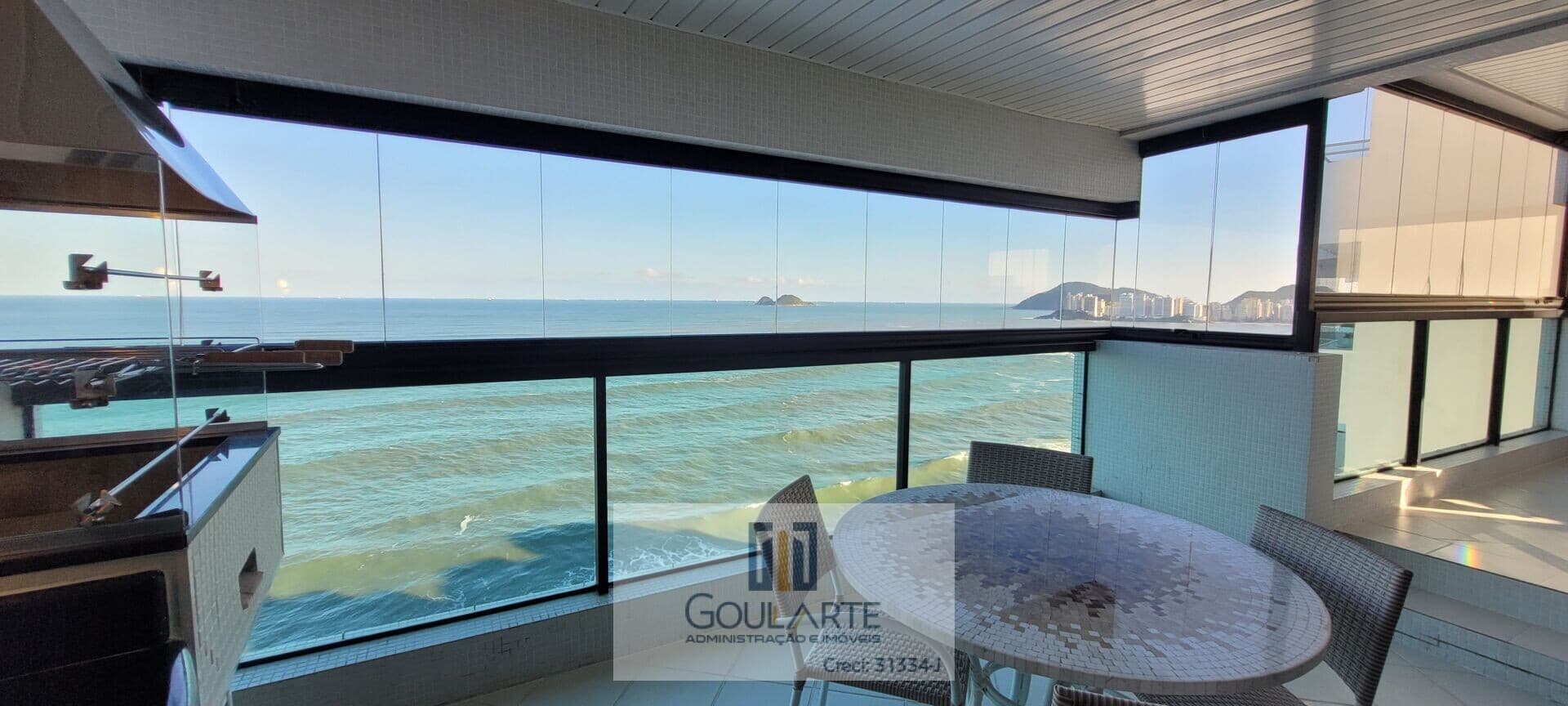 Apartamento alto padrão com sacada gourmet e vista total para o mar, 3 suítes climatizadas, lazer completo no condomínio, PITANGUEIRAS - Guarujá/SP.