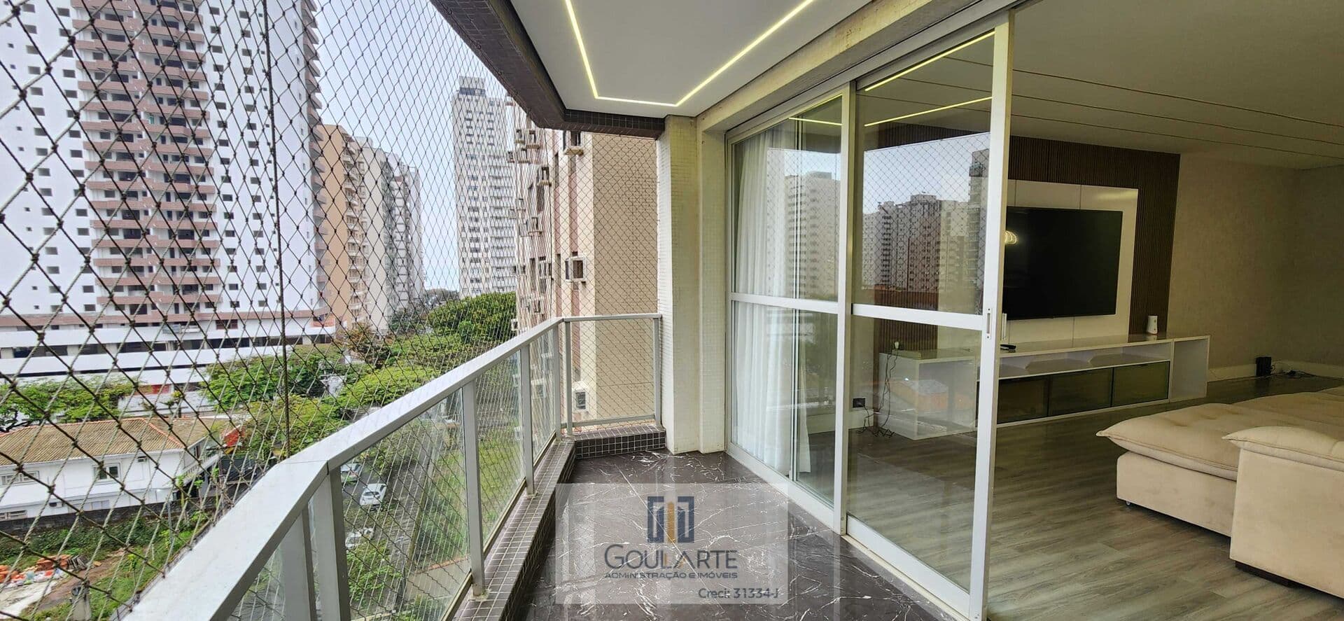 Apartamento alto padrão com acesso a sacada ampla, 4 dormitórios sendo 2 suítes climatizadas e lazer no condomínio, na praia das PITANGUEIRAS - Guarujá/SP.