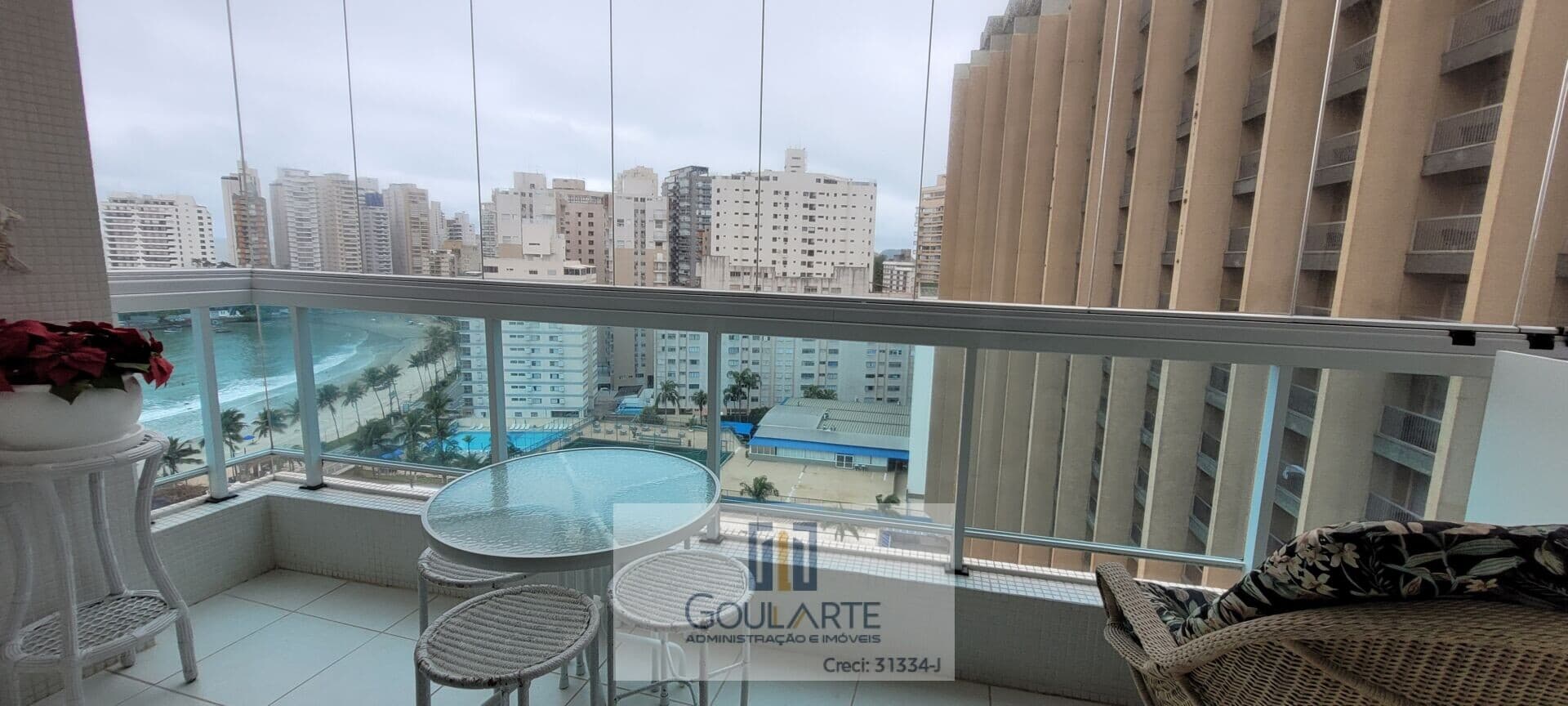 Apartamento alto padrão com sacada envidraçada vista parcial mar, 2 dormitórios sendo 1 suíte, lazer no condomínio - ASTÚRIAS-Guarujá/SP.