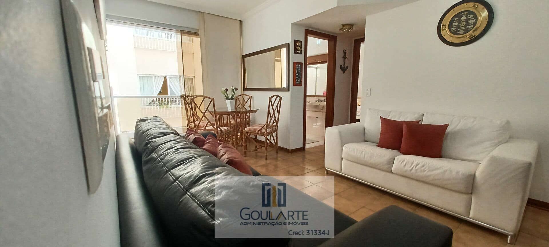 Apartamento padrão com 2 dormitórios sendo um suíte com sacada lado praia na praia da Enseada - Guarujá/SP