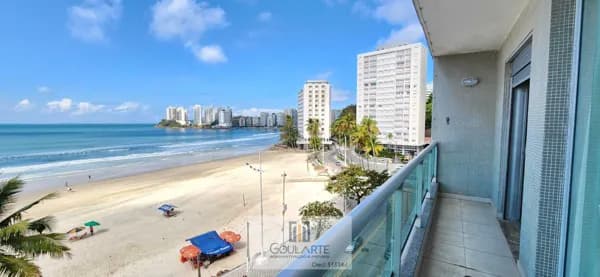 Apartamento alto padrão com acesso a sacada frente mar, 3 dormitórios sendo 1 dormitório de serviço na praia das Pitangueiras - Guarujá SP.