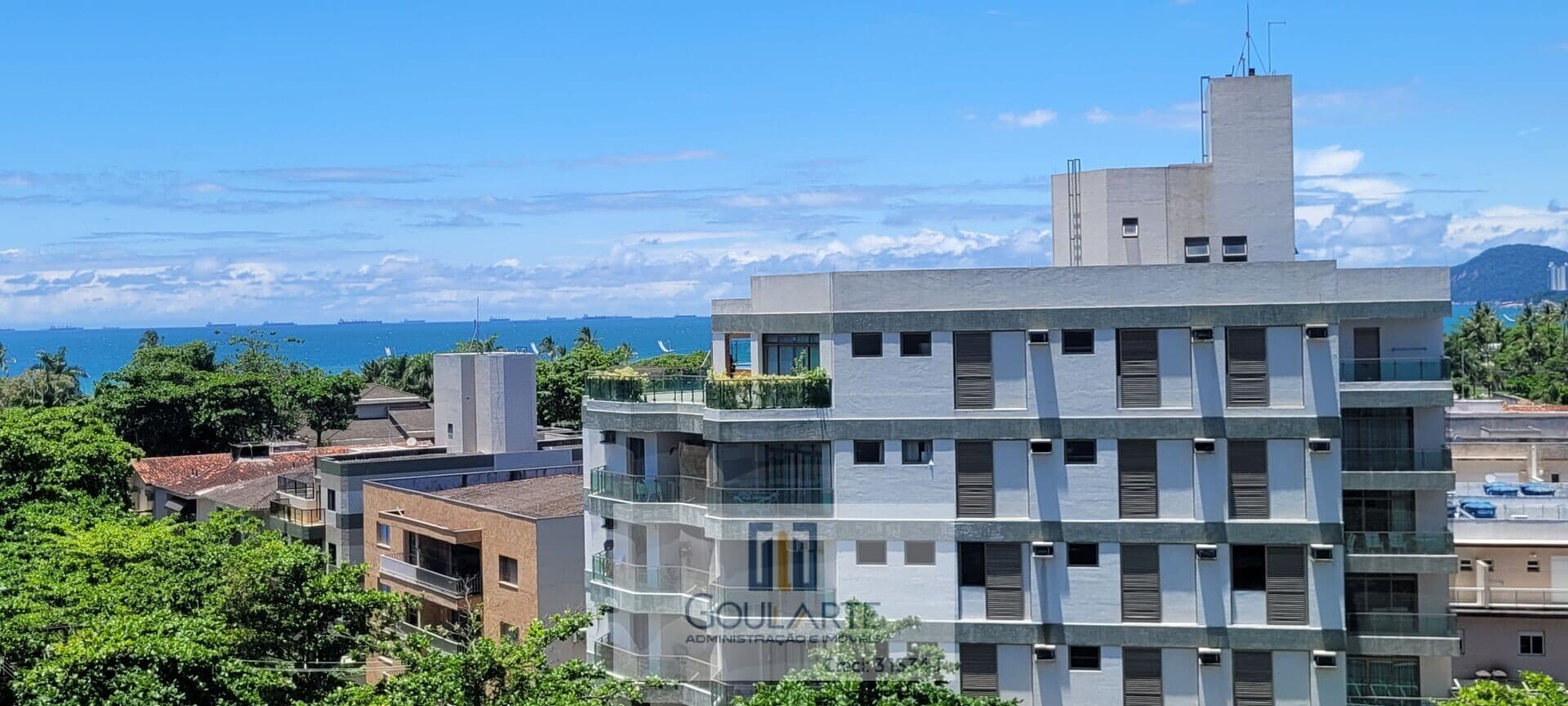 Apartamento alto padrão com sacada gourmet e vista mar, 3 dormitórios sendo 1 suítes, lazer completo no condomínio, lado praia da Enseada-Guarujá/SP.