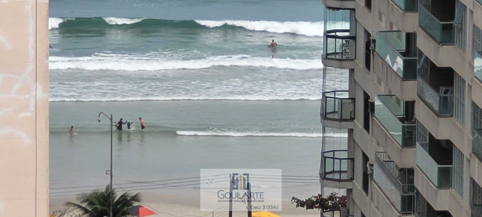 Apartamento com janelão vista mar, 2 dormitórios sendo 1 suíte, á 300 metros do mar em PITANGUEIRAS - Guarujá/SP.