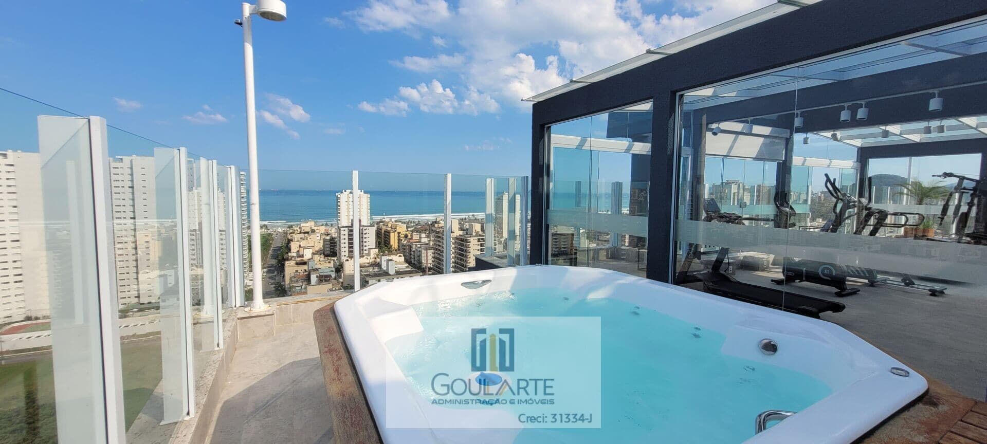 Apartamento alto padrão em condomínio clube , 2 dormitórios, lado morro na praia da ENSEADA-Guarujá/SP.